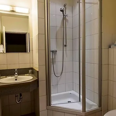 Kieler Foerde & Free Parking 3* Kiel