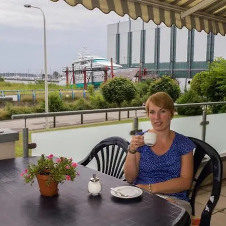 Kieler Foerde & Free Parking